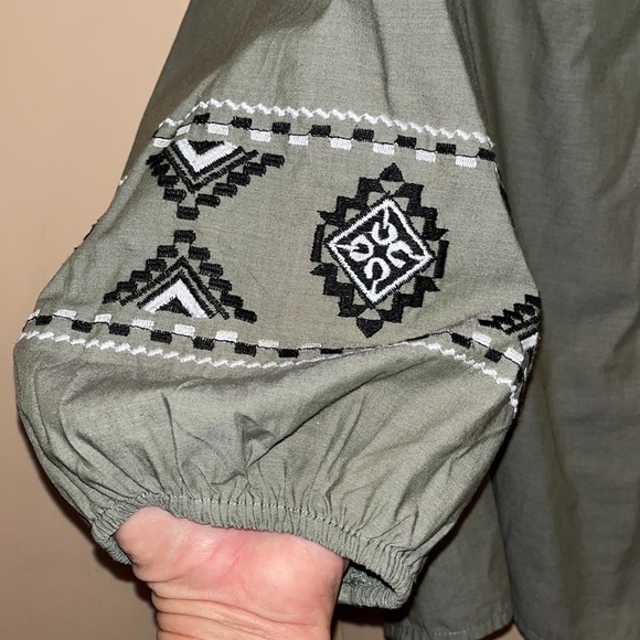 Time and Tru boho style army green blouse with embroidery size XXL - Picture 5 of 7